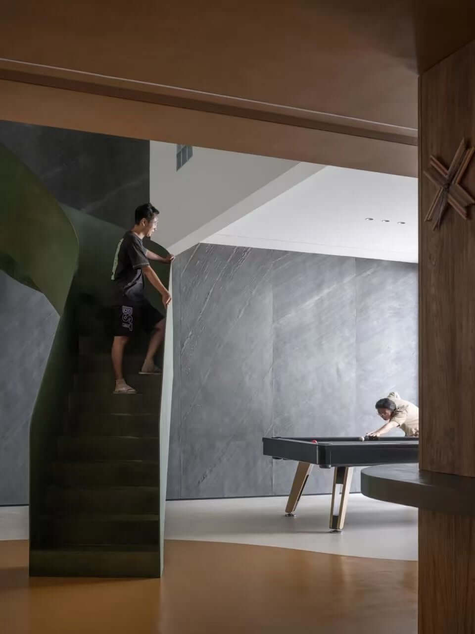 D.Black natural stone veneer installation on interior walls, light gray stone panels